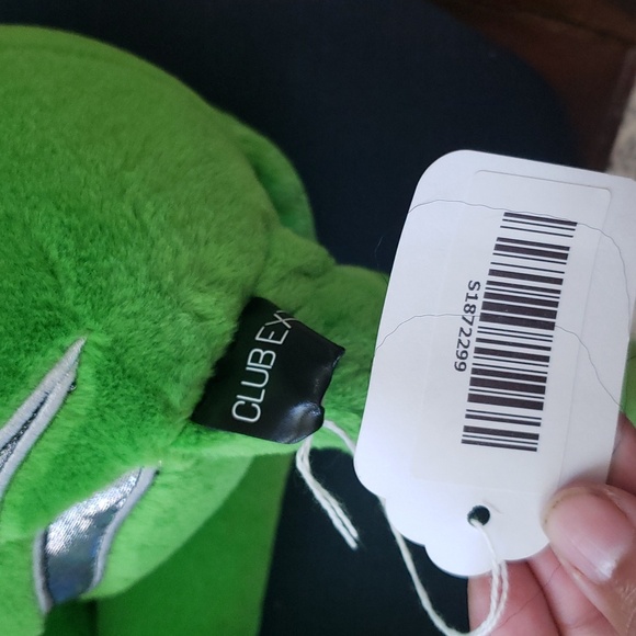 Dollskill Club Exx Green Alien Plushie - Picture 7 of 7